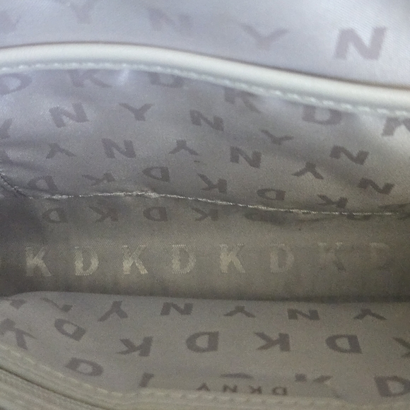 Dkny Brown Crossbody Bag with Elegant Design - Picture 8 of 12